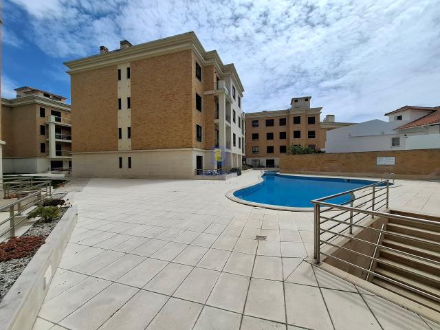 Apartamento T1 em condomínio privado com piscina, garagem, elevador, 100m da praia de S. Martinho do Porto