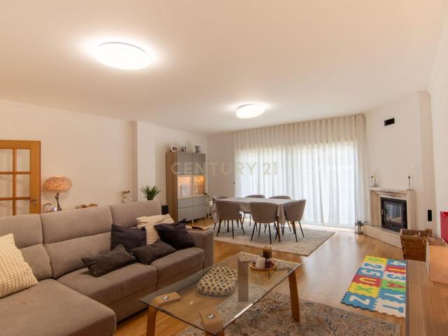 Apartamento T1 em Condomínio Privado | Algueirão Mem Martins