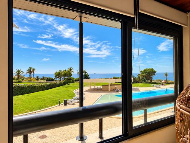 Apartamento T1 Mobilado, em Condomínio Privado em Primeira Linha de Mar Guia, Cascais