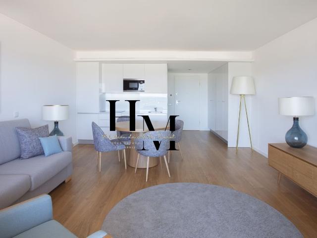 Apartamento T1 em Duplex inserido no prestigiado empreendime. 136m² Santiago sesimbra