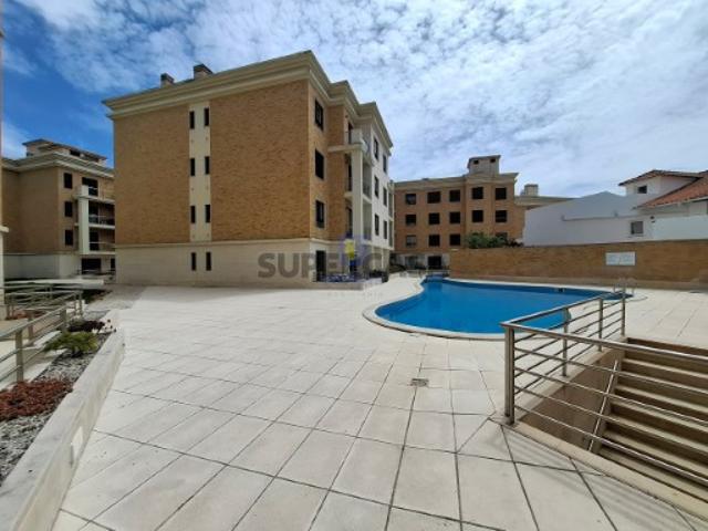 Apartamento T1 em excelente estado em condomínio privado com piscina, garagem, elevador e vista parcial para o mar, a apenas 100m da praia de S. Martinho do Porto