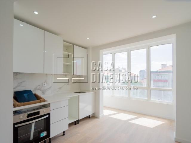 Apartamento T1, em fase de remodelação, localizado na Reboleira. Uma excelente oportunidade!