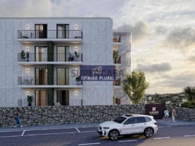 T1 Novo de Luxo com Varanda, Garagem e Vista Desafogada