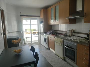 Apartamento T1 em Igreja Nova e Cheleiros