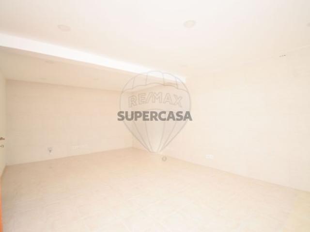 Apartamento T1 em Massamá e Monte Abraão