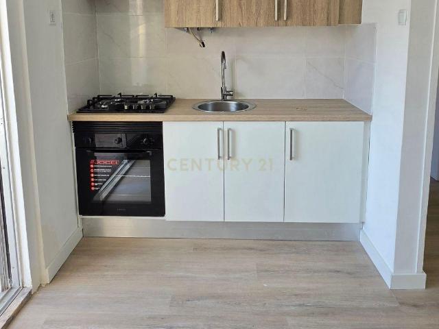 Apartamento T1 remodelado em Monte Abraão