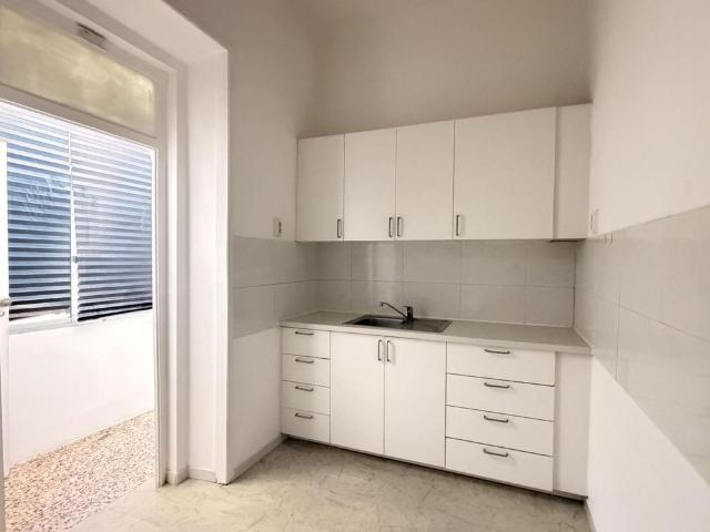 Apartamento T1 em Moscavide Muita luz solar Central