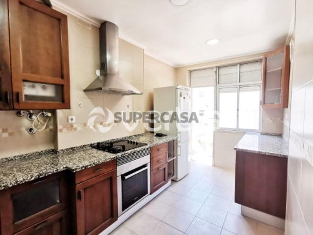 Apartamento T1 em Pontinha e Famões