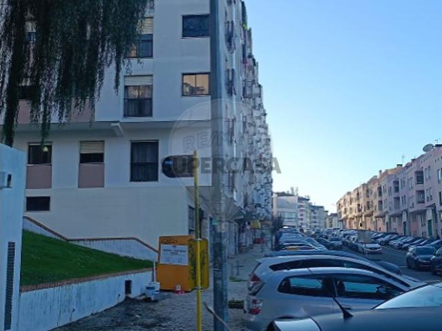 Apartamento T1 em Rio de Mouro