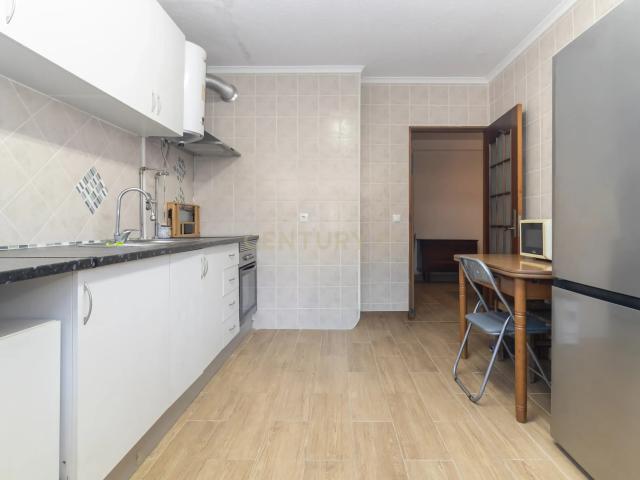 Apartamento T1 em Santo António da Charneca, Barreiro