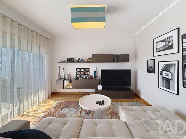 Apartamento T1 em Santo António dos Cavaleiros e Frielas de 70 m²