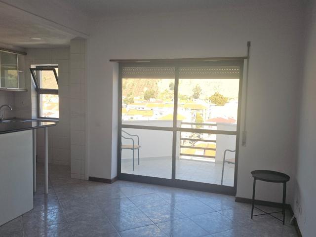 Apartamento T1 em Stº António, Costa da Caparica. Ref. 5876