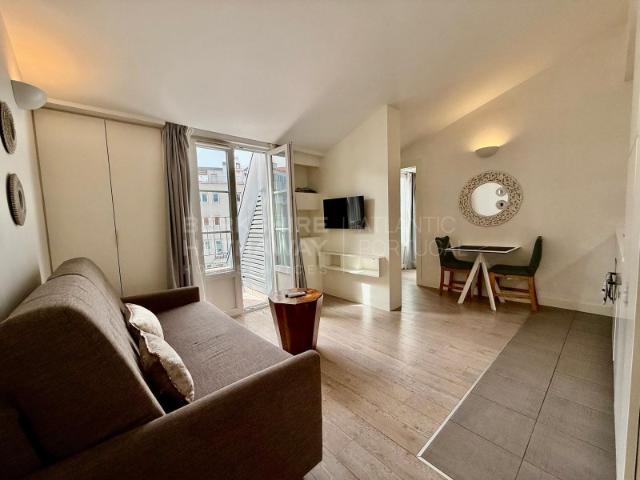 Apartamento T1 Entre Av. da Liberdade e o Príncipe Real com 2 varandas