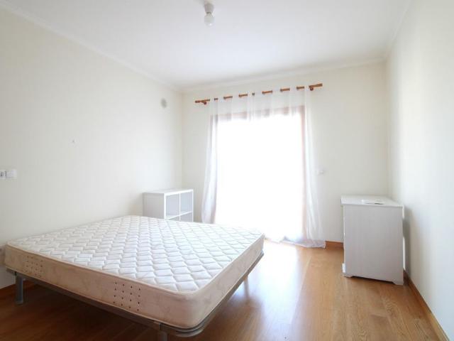 Apartamento T1 + garagem em S.Martinho do Bispo
