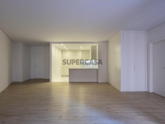 Apartamento T1 com jardim e garagem, em Campolide, Lisboa