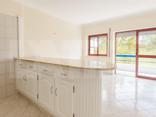 Apartamento T1 junto à praia do Magoito