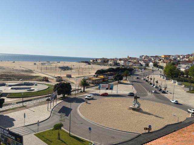 APARTAMENTO T1 kitchenette remodelado, junto à praia. Vistas de mar