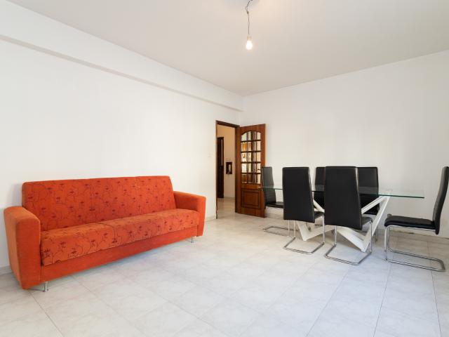 Apartamento T1 localizado na Urbanização Jardim do Sol, na Arroja