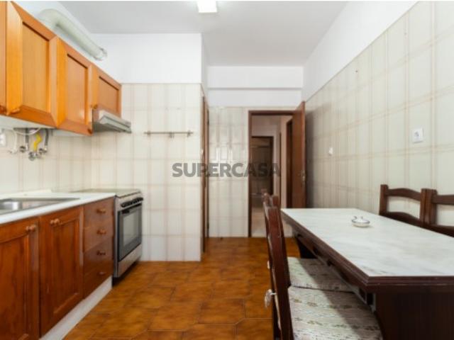 Apartamento T1 localizado na Urbanização Jardim do Sol, na Arroja