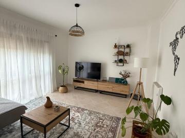 Apartamento T1 Luminoso com Wi Fi e Estacionamento