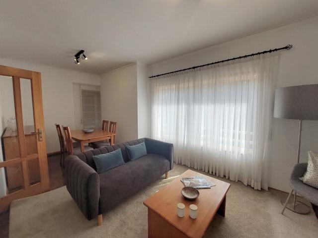Apartamento T1, mobilado, com garagem, inserido em condomínio fechado, ao El Corte Inglés