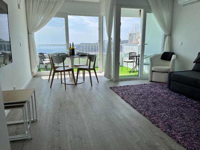 Apartamento T1 mobilado com terraço, vista mar e garagem | Sesimbra Santiago