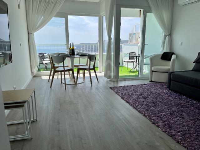 Apartamento T1 mobilado com terraço, vista mar e garagem | Sesimbra Santiago
