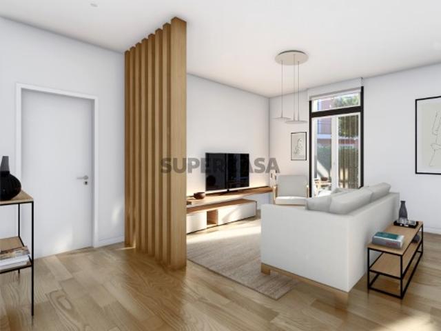 Apartamento T1, mobilado, com terraço e 1 lugar de estacionamento
