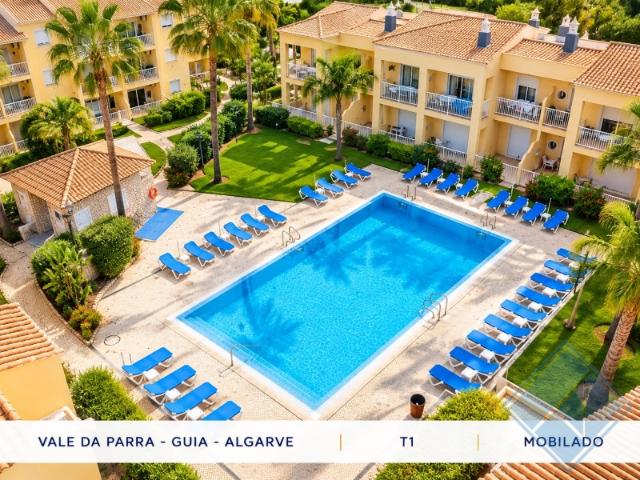 Apartamento T1 Mobilado com Varanda de 17 m², Piscina e Garagem | Vale de Parra Guia