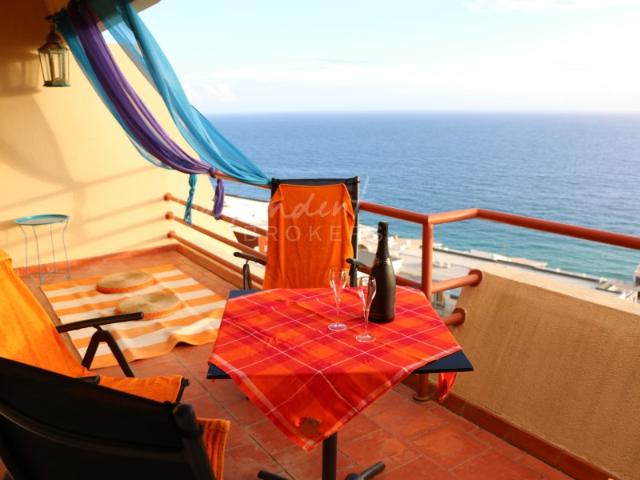 Apartamento T1 mobilado com vista mar