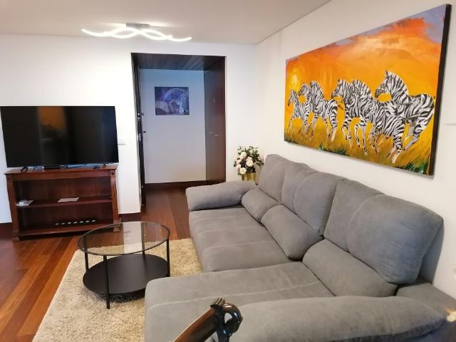 Apartamento T1 mobilado e com vista mar deslumbrante na Guia em Cascais