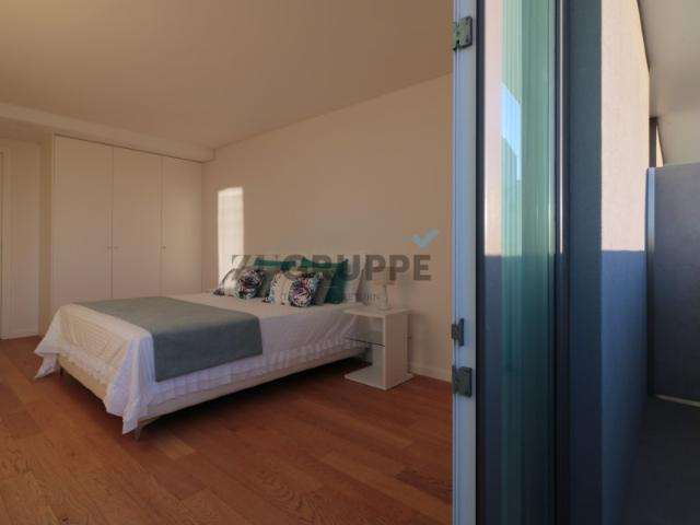 Apartamento T1 mobilado e equipado no centro de Aveiro, com varanda e lugar de garagem