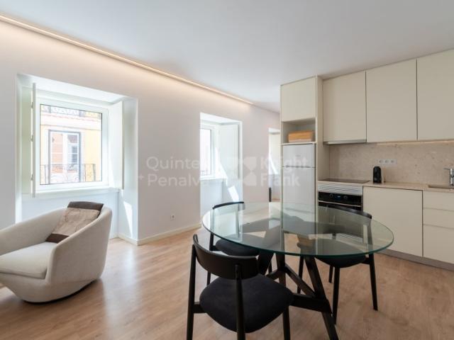 Apartamento T1 mobilado e equipado, junto à Avenida da Liberdade