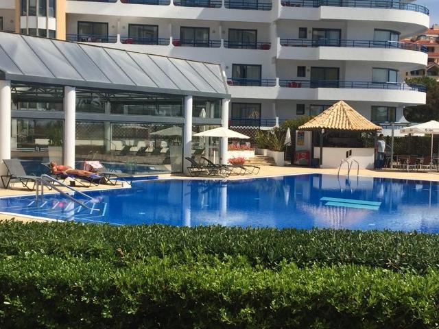 Apartamento T1 mobilado em condomínio de luxo com piscina, em Cascais