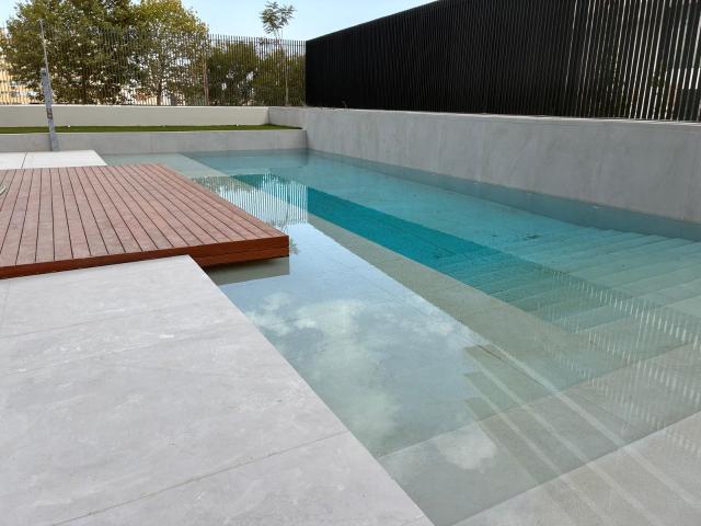 Apartamento T1 mobilado novo a estrear com garagem, edifício com piscina e ginásio