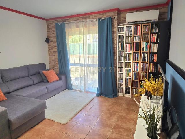 Apartamento T1 Moderno com Logradouro Privativo e AC – Monte da Caparica