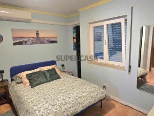 Apartamento T1 Moderno com Logradouro Privativo e AC Monte da Caparica