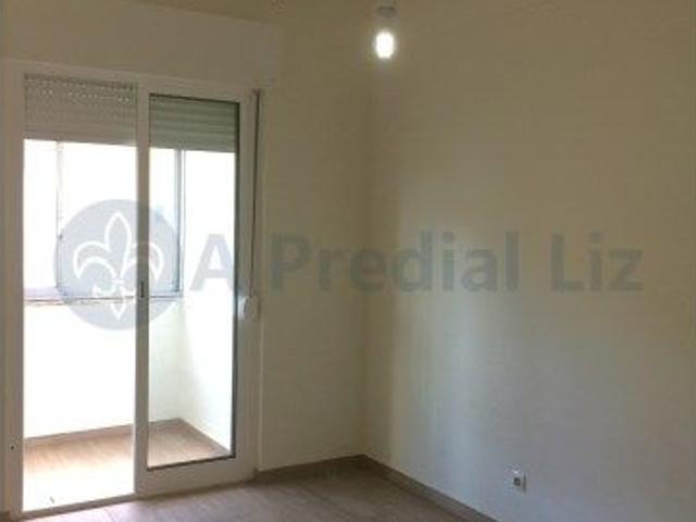 Apartamento T1 na zona de Olival de Bastos, Odivelas