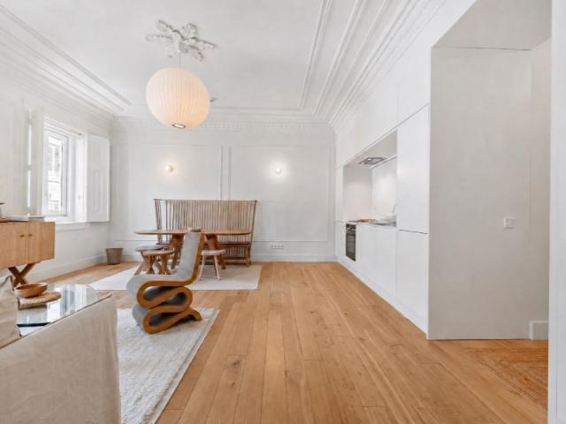 Apartamento T1 na Avenida da Liberdade, inserido num exclusivo empreendimento de luxo com estacionamento e serviço de concierge