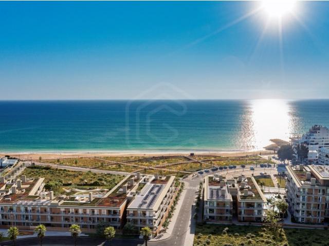 Apartamento T1 na primeira linha do Mar da Praia de Quarteira, Algarve