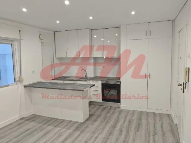 RESERVADO *Apartamento T1 na Reboleira Totalmente Remodelado
