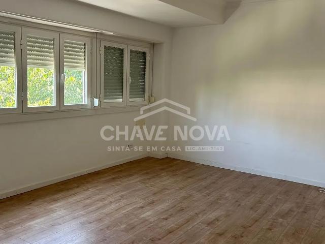 Apartamento T1 na Rua Ferreira Borges, Campo de Ourique