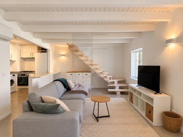 Apartamento T1 no Centro do Monte Estoril com um lugar de garagem
