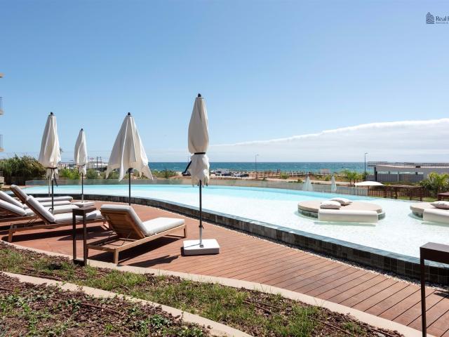 Apartamento T1 no Condomínio Horizon | Primeira Linha de Pra. 115m² Quarteira