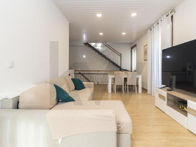 Apartamento T1 no Montijo com Terraço Privado de 77 m² — Espaço, Conforto e Potencial