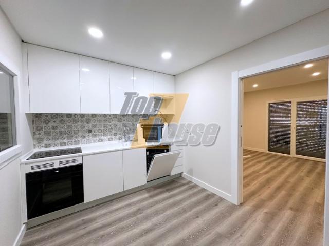 Apartamento T1 Novo a Estrear com Parqueamento Junto à FCT NOVA