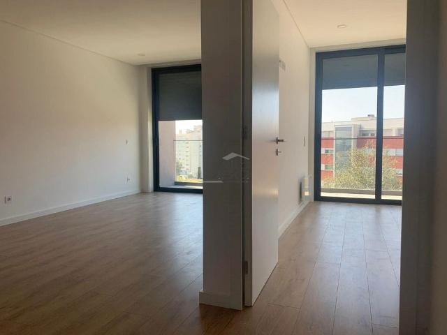 Apartamento T1 novo c/ lugar de garagem e arrumos em Pedrouços a poucos minutos do Polo universitario