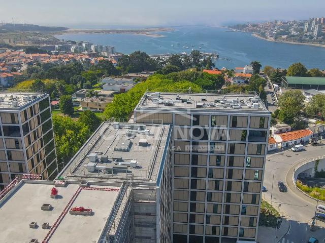 Apartamento T1 Novo c/ Vistas e Lugar de Garagem na Afurada