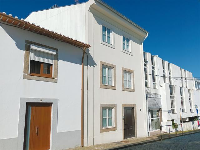 Apartamento T1 novo com terraço, equipado e mobilado, localizado na Cividade em Braga para arrendamento