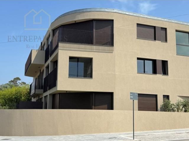 Apartamento T1 Novo com varanda, estacionamento e arrumo par. 62m² Arcozelo